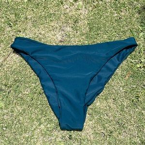 Benoa swim Celma Bottoms in Waimea
